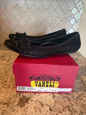 Vaneli Black Women's Bow Ballet Flats